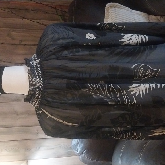 CAbi Aloha Blouse Style Semi Sheer Black Print Long Sleeve Smocking Size M - Picture 6 of 9